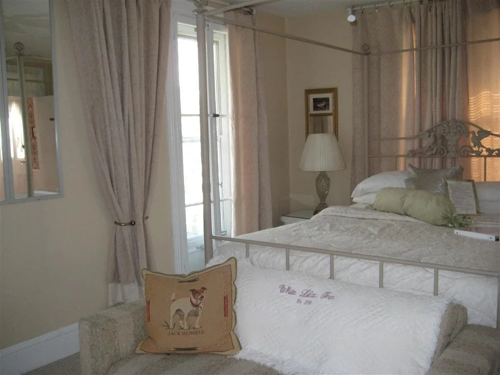 White Lilac Inn