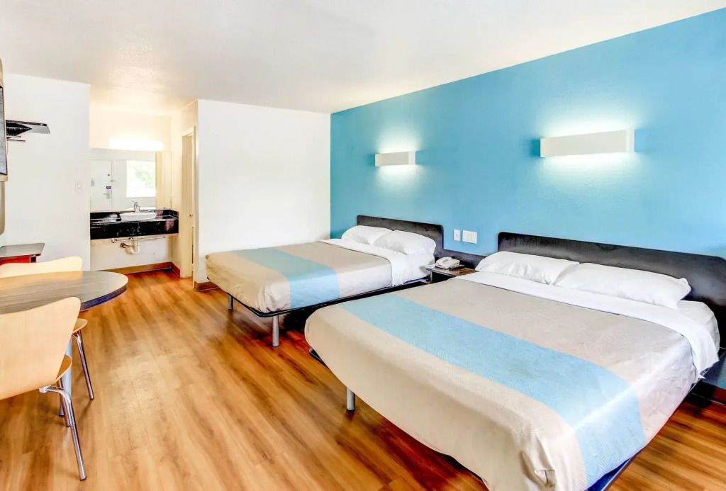 Motel 6 Waco - Lacy Lakeview