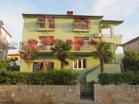 Esther Apartment