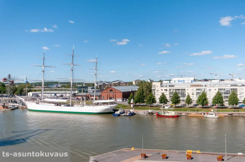 The Best View in Turku with private balcony, sauna, car park
