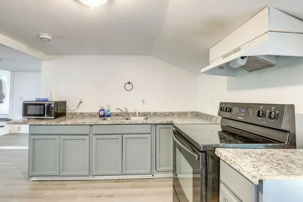 8 Mi to Keuka Lake: Bath Apt w/ Remote-work Perks!