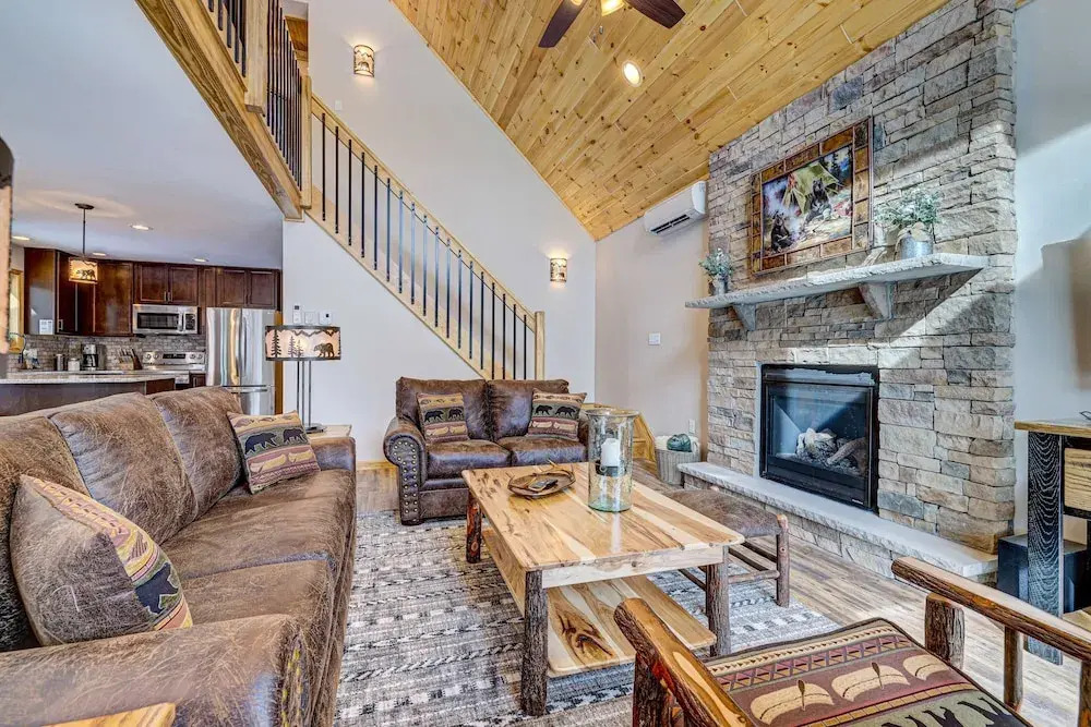 Top Notch Lodge by Avantstay Hot Tub, Game Room, Community Pool, Deck