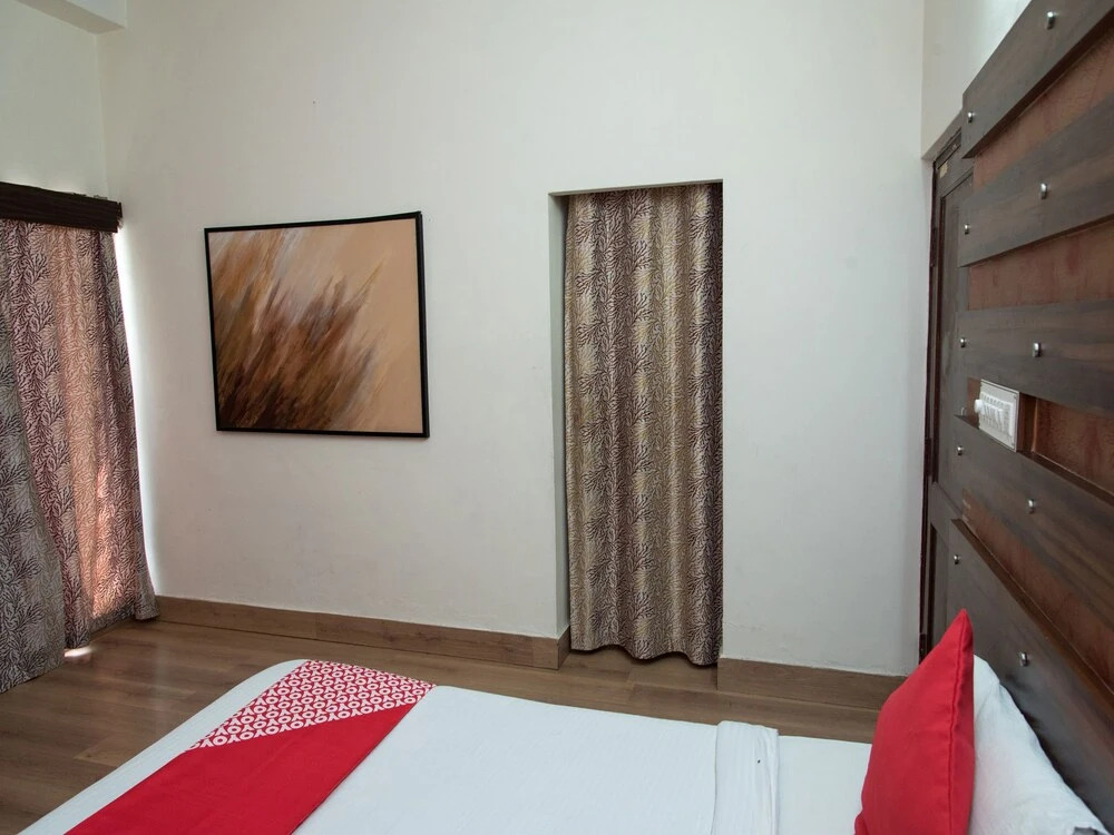 OYO 13357 Destiny Inn