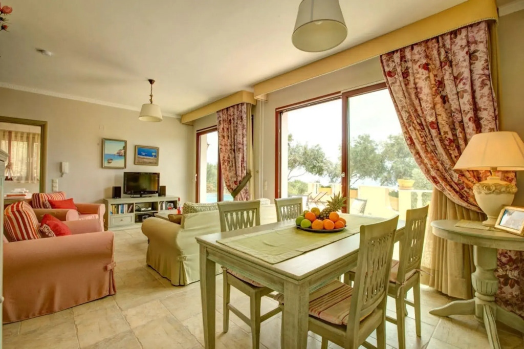 Theodora Villa - 2 BR Tranditional House Close to Gaios Town