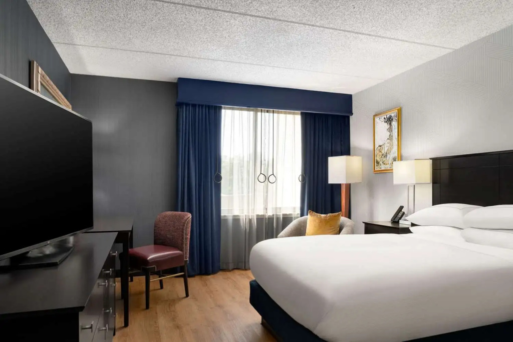 DoubleTree by Hilton Bradley International Airport