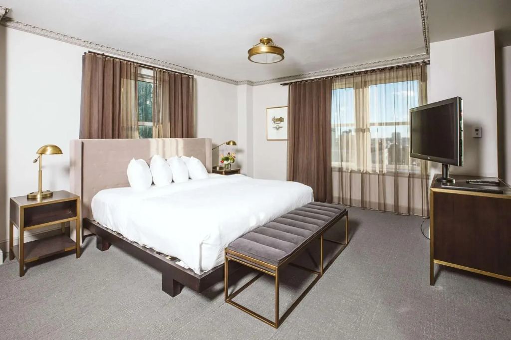 Hotel Phillips Kansas City, Curio Collection By Hilton