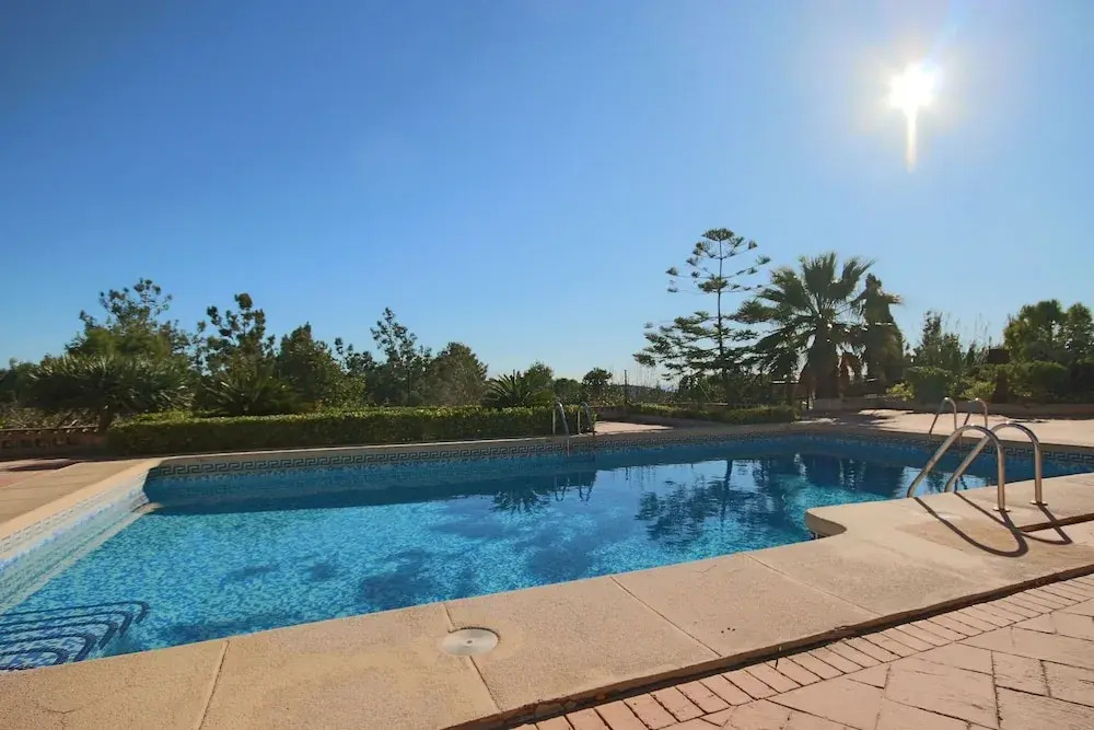Private 4-bedroom Villa w/ Pool, Summer Kitchen & Expansive Living Space