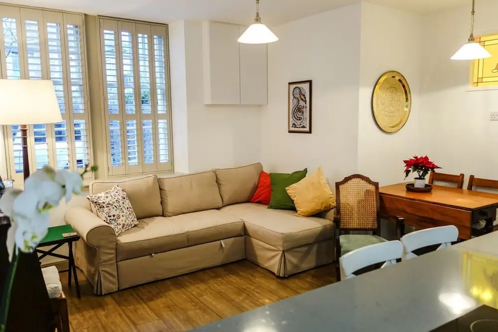 Quiet Ground Floor Mews Flat and Parking