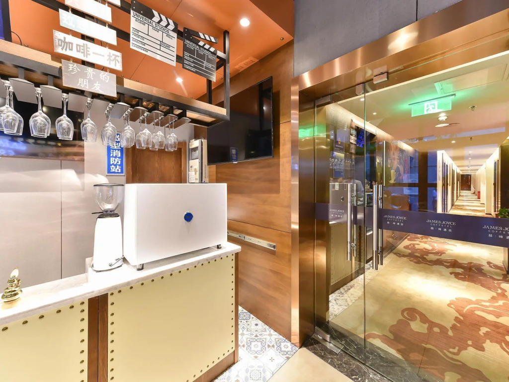 James Joyce Coffetel (Beijing South Railway Station Yongdingmenwai Subway Station)