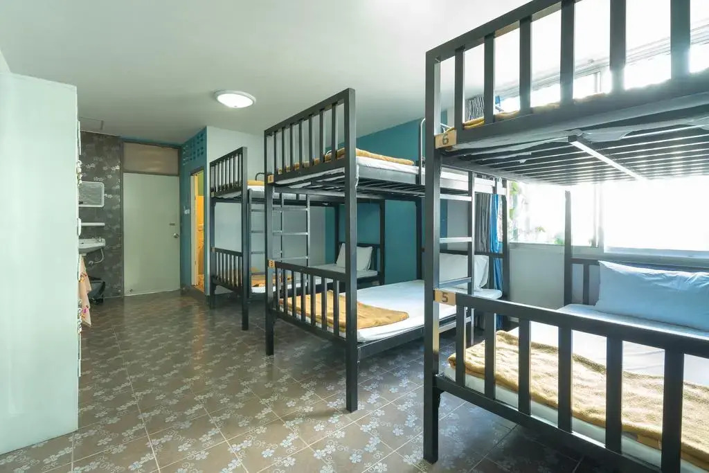 La-Mer Hostel
