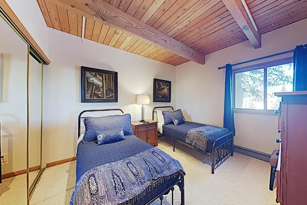 Timberline Condominiums 2 Bedroom Deluxe Unit B1D