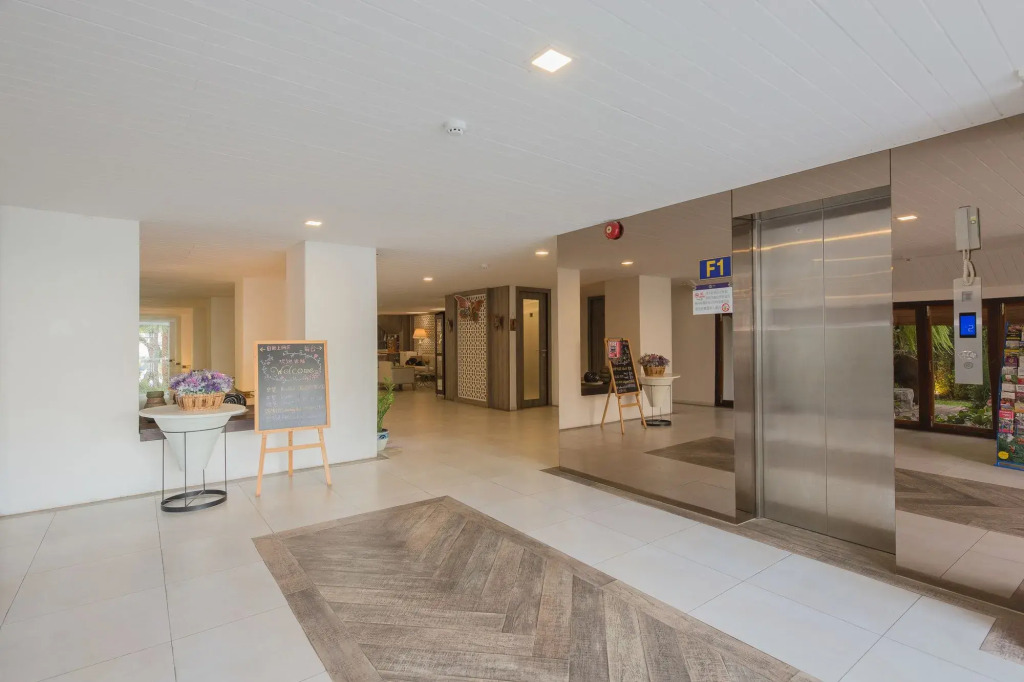 B2 Riverside Premier Resort