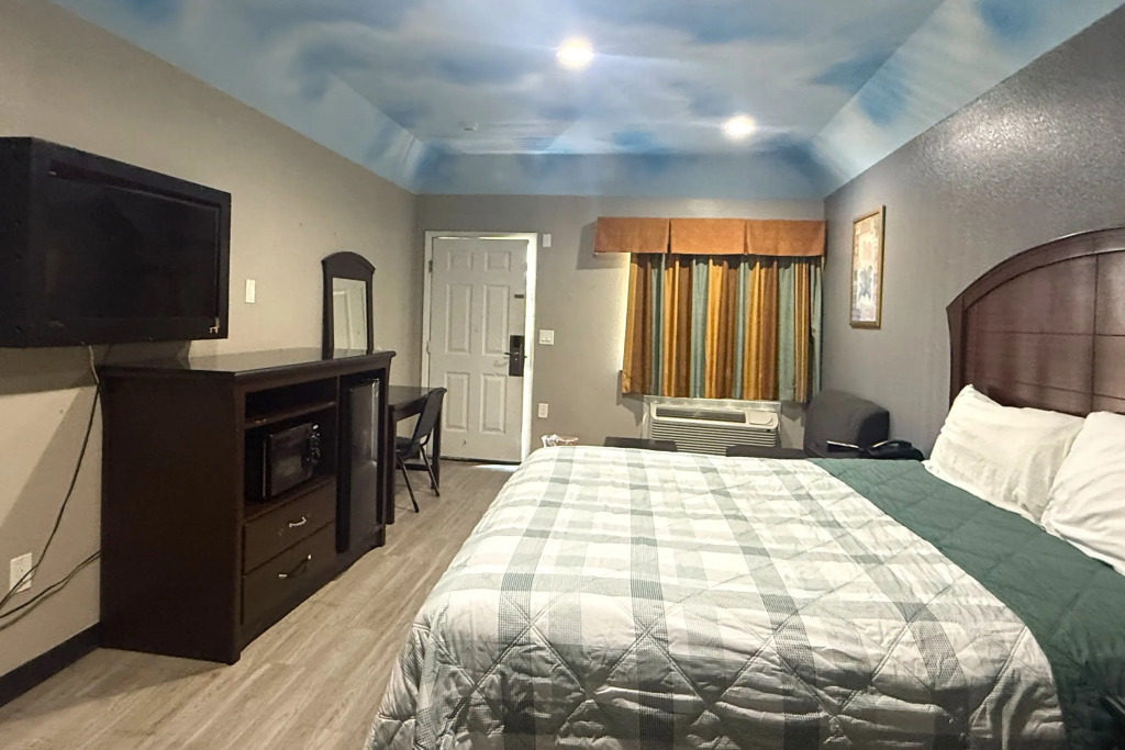 Hotel O Regency Suites Houston - IAH Beltway 8