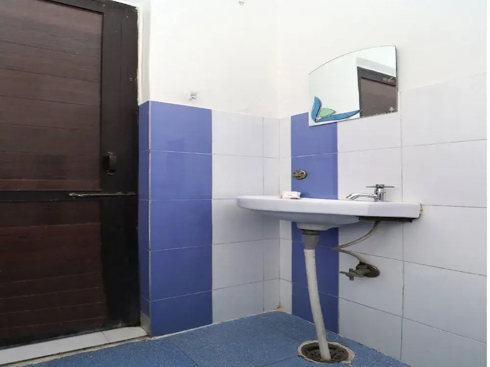 Oyo 27614 Hotel Oscar Inn