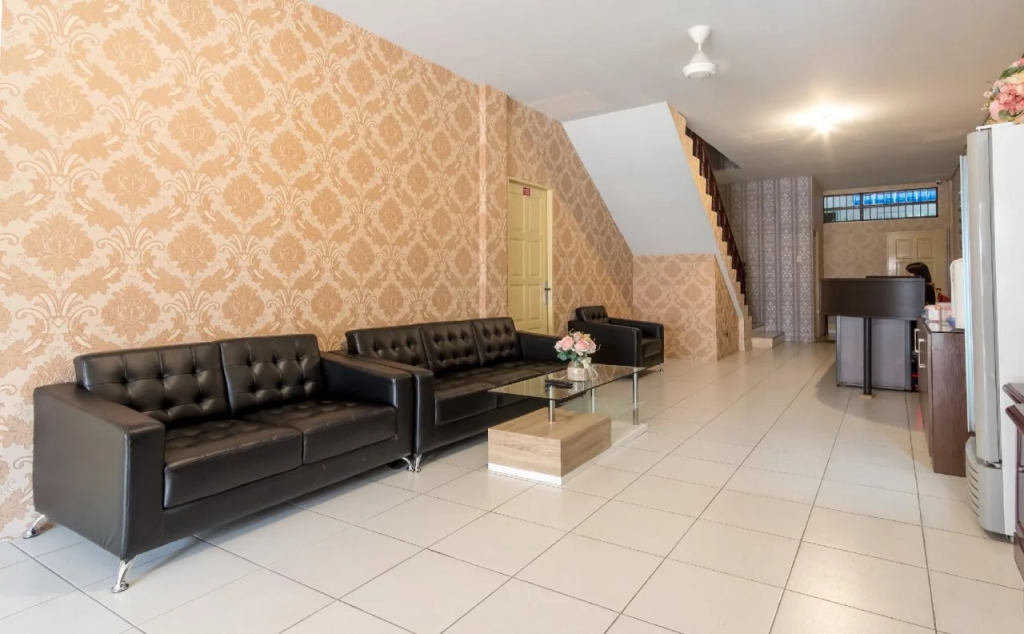 Executive Inn By OYO Rooms