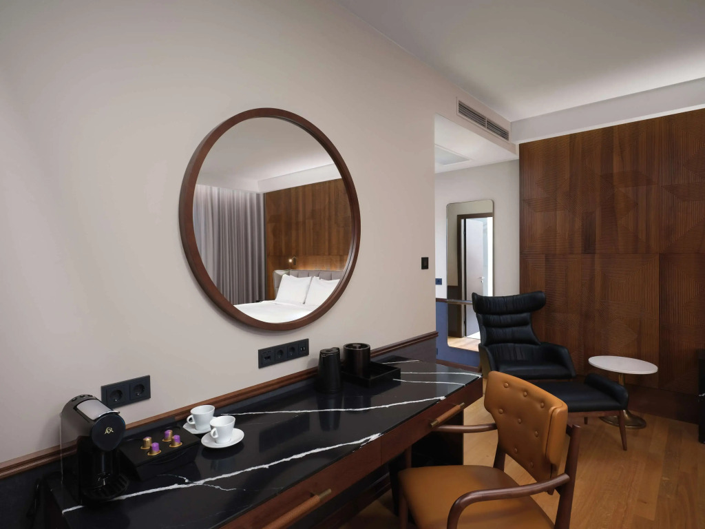 Iceland Parliament Hotel, Curio Collection By Hilton