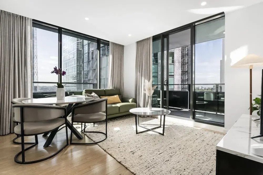 Sleek Southbank 2-bed Apartment With Balcony Views