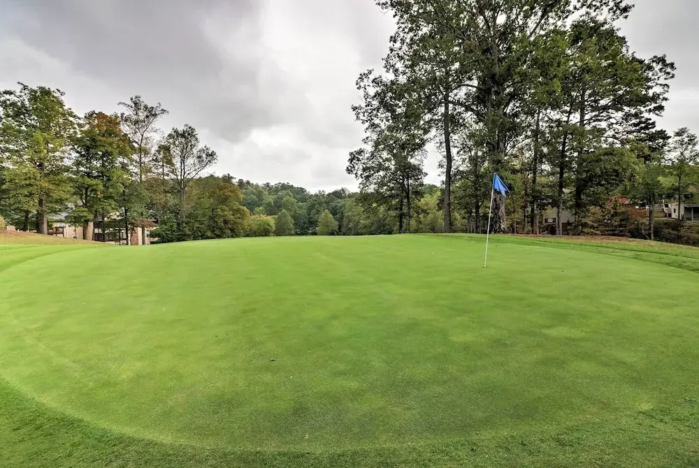 Condo on Kingwood Golf Course ~ 3 Mi to Main St!