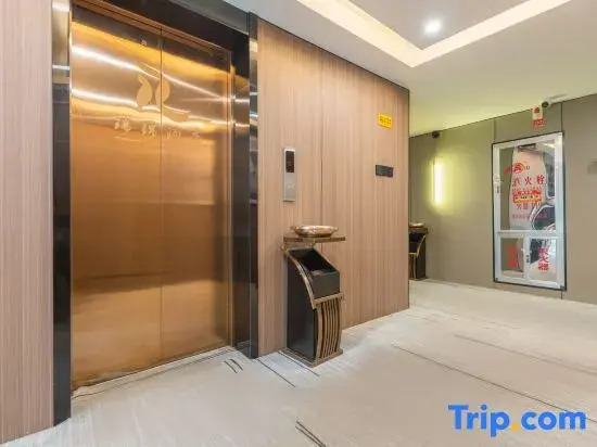 Yizhou Ruijin Hotel (Guanshanhu Park, Guanshanxi Road Subway Station Store)