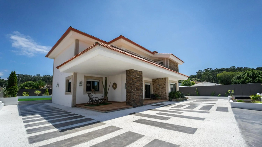 Villa con piscina cerca de la playa