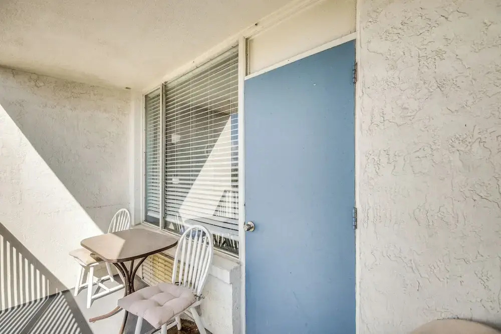 Daytona Beach Condo w/ Balcony: 5 Mi to Speedway!