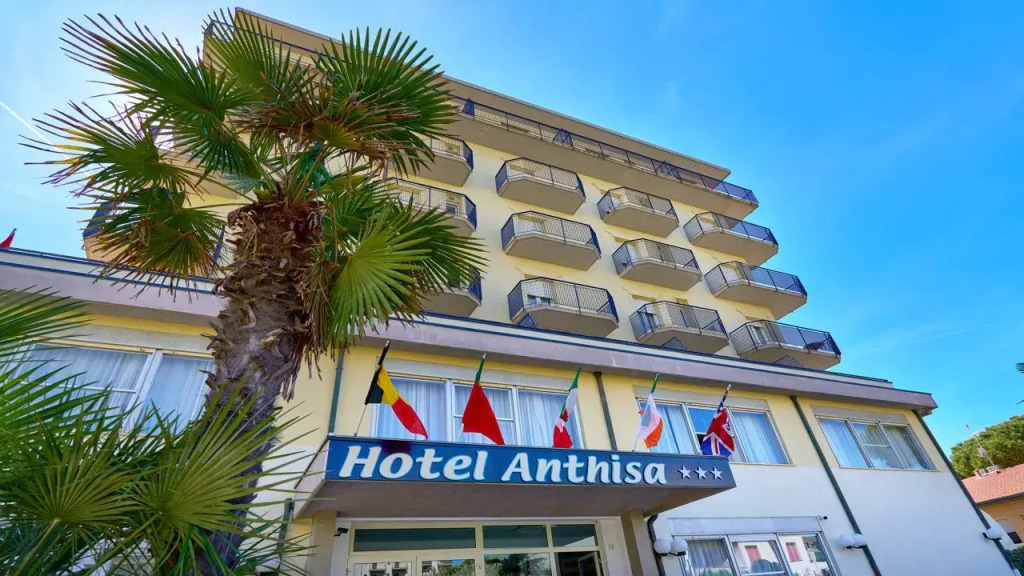 Nuovo hotel ANTHISA
