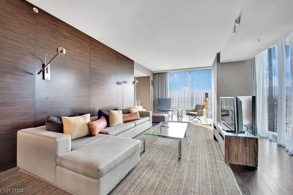 Mountain-view 1BR Palms w/ Balcony Access 83321