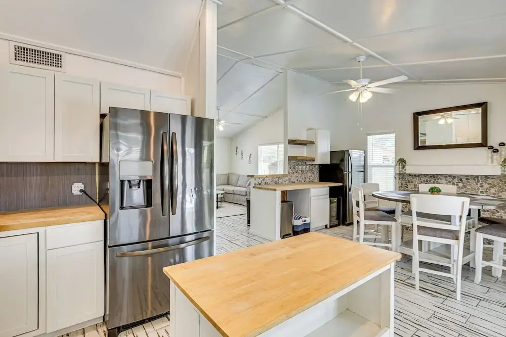 Welcoming Group Getaway w/ Pool & Patio in Peoria!