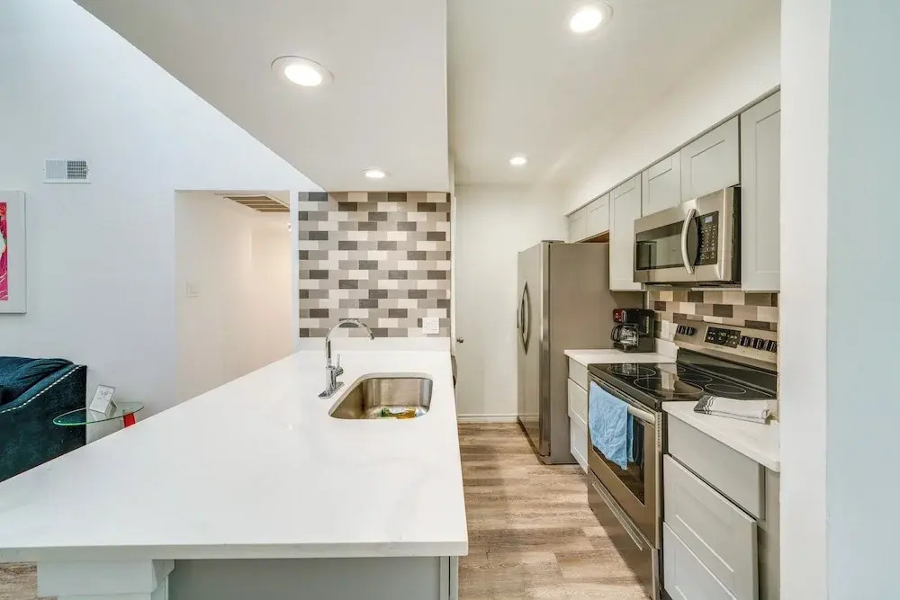 1 Mi to Northpark Center: Bright Dallas Condo
