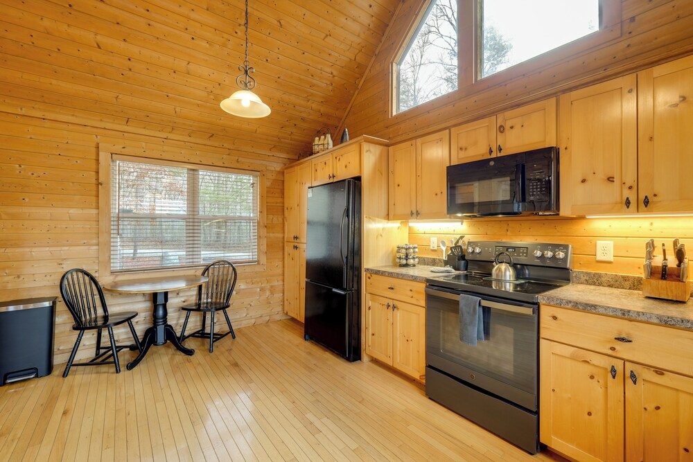 Hot Tub + Game Room: Spacious Blue Ridge Retreat!