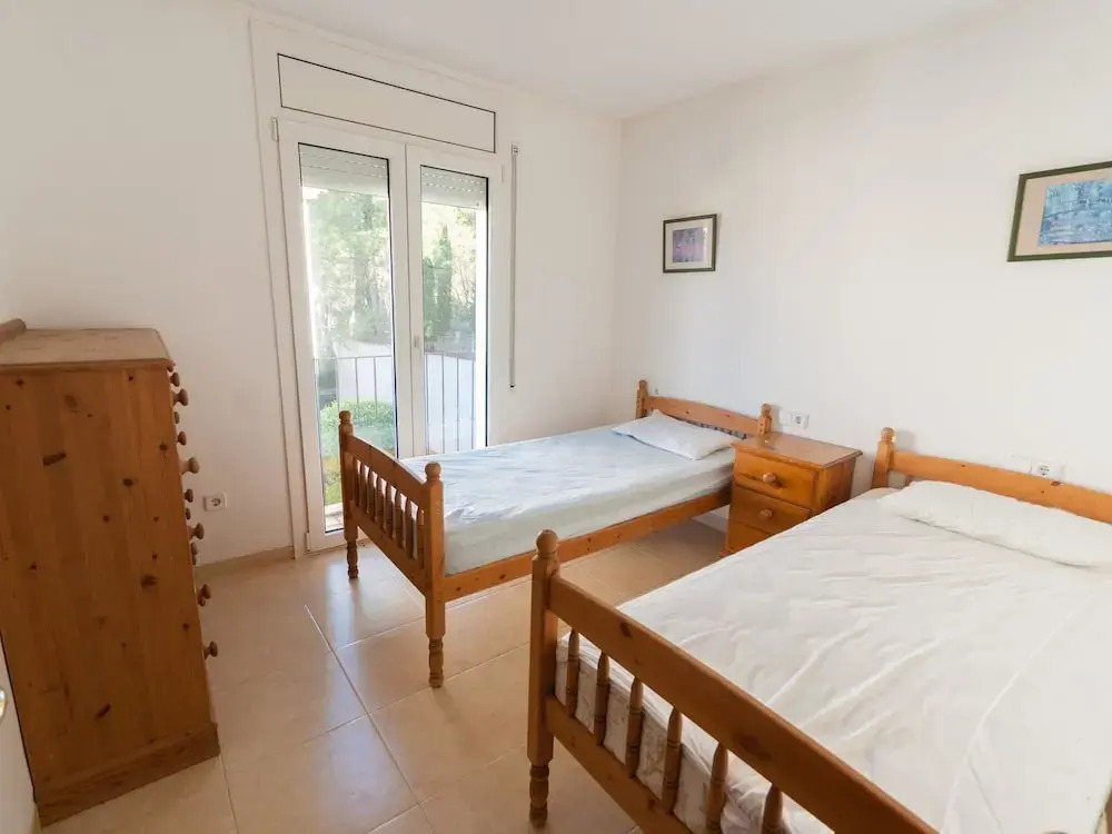 Pretty Holiday Home in L'escala With Swimming Pool