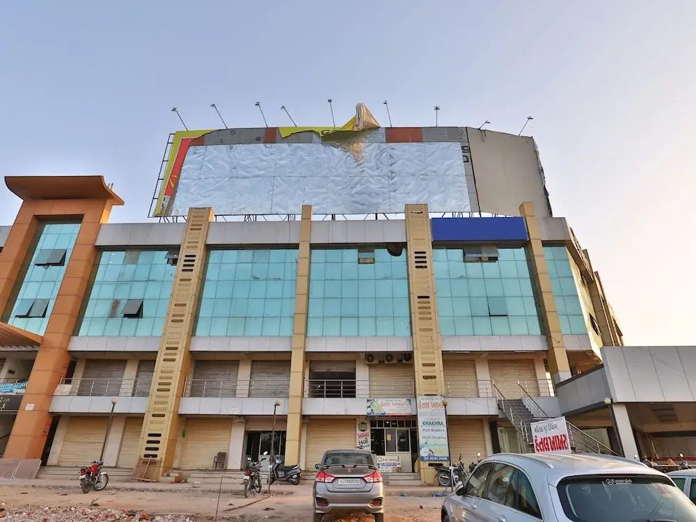 OYO 12800 Hotel VLEE