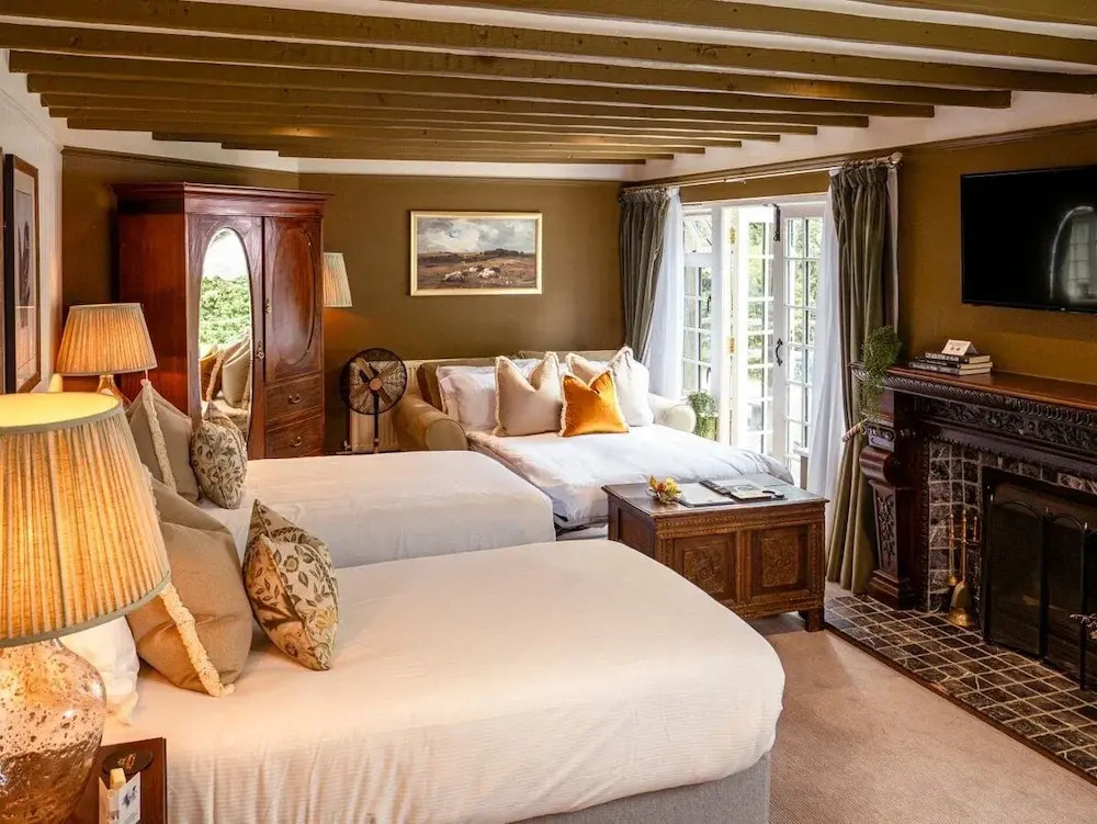 High Corner Inn