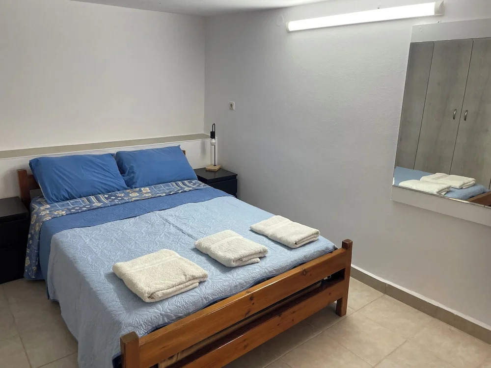 Gorgeous White Marsis Apartment in Paros
