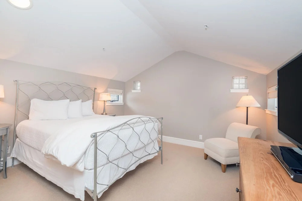 River Club 305 3 Bedroom Condo by Alpine Lodging Telluride