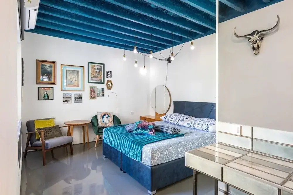 Sleeps 8 Pet friendly Garden & Roof Terrace