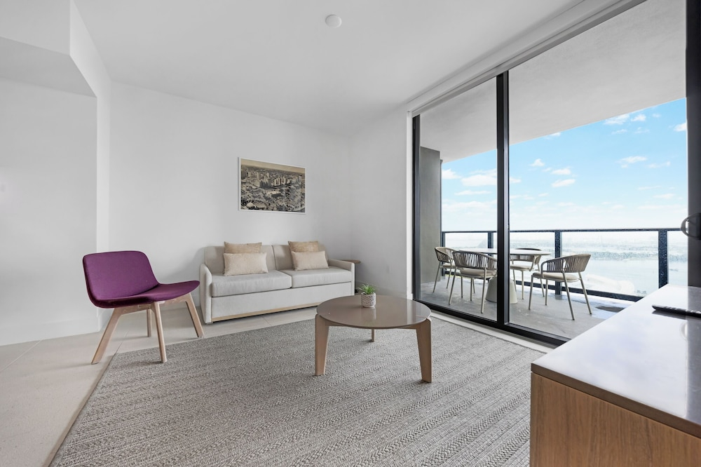Upscale 3-BD Condo in DTW Miami