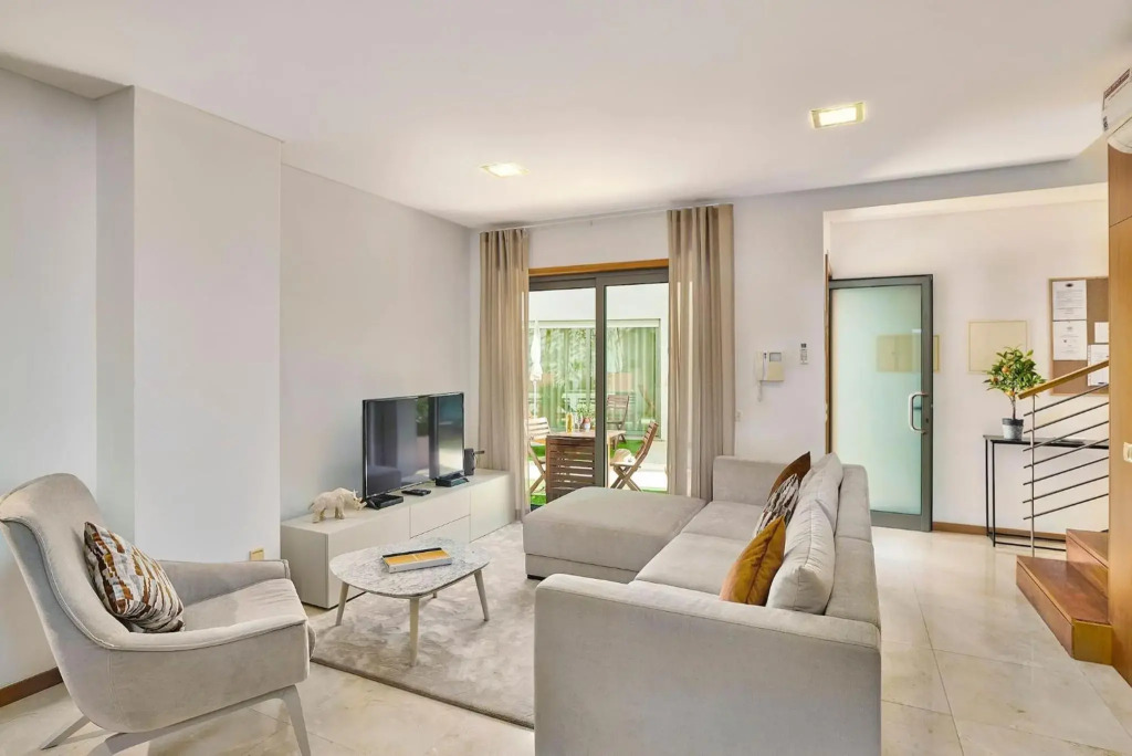 Stylish Townhouse In Tavira Centre, Shared Pool