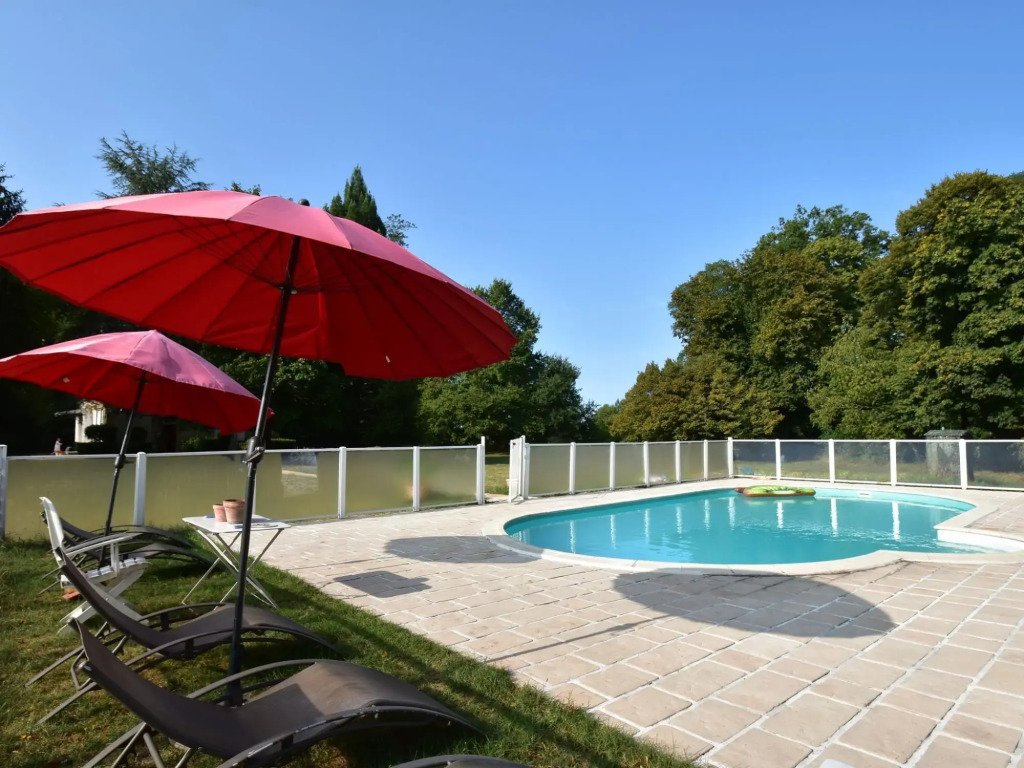 House in Burgundy With Private Pool