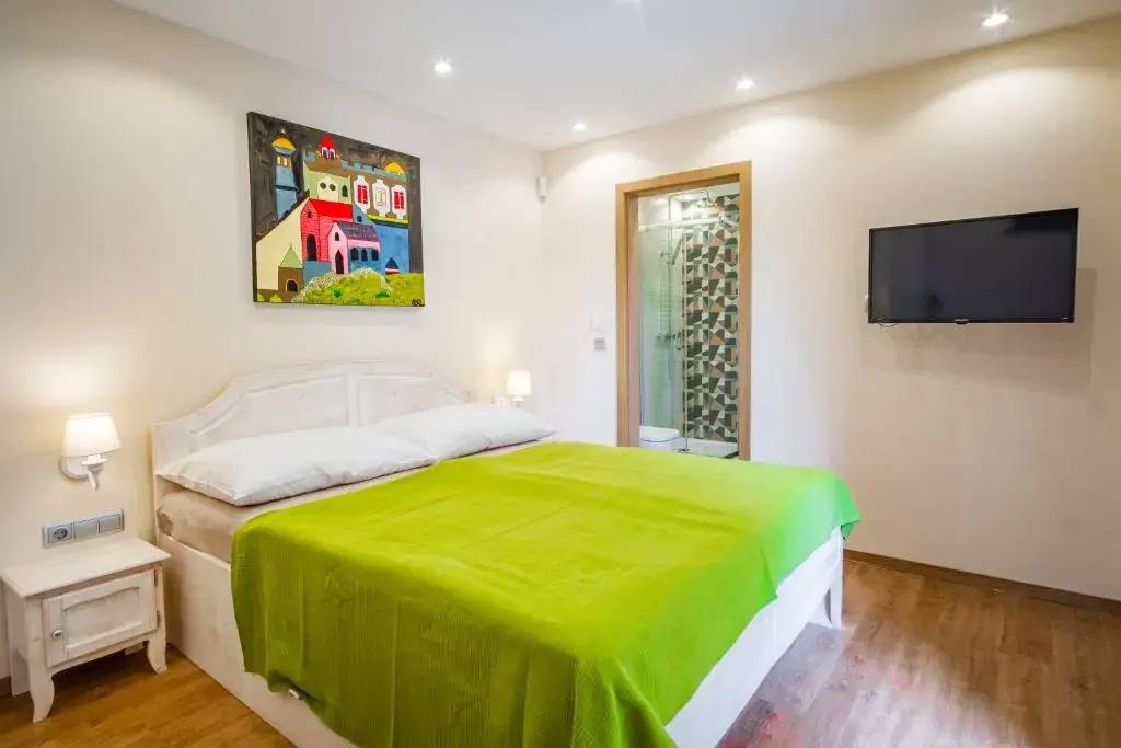 Kiss-Henézi Guest House