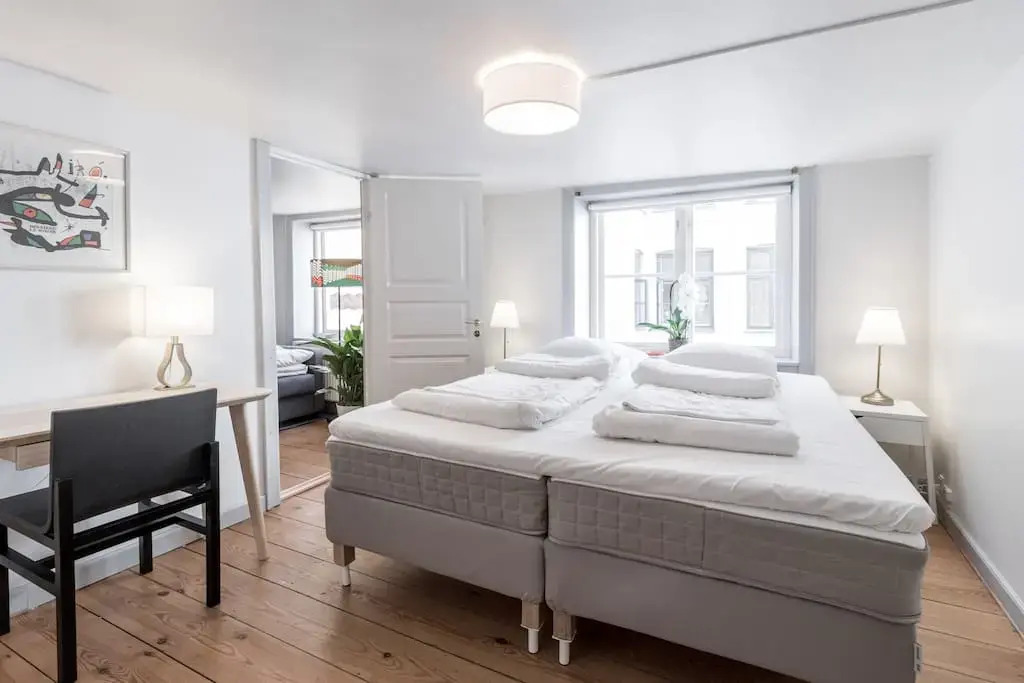 ★Apt. Centrum of CPH, 50M to Metro, w. Balcony!★
