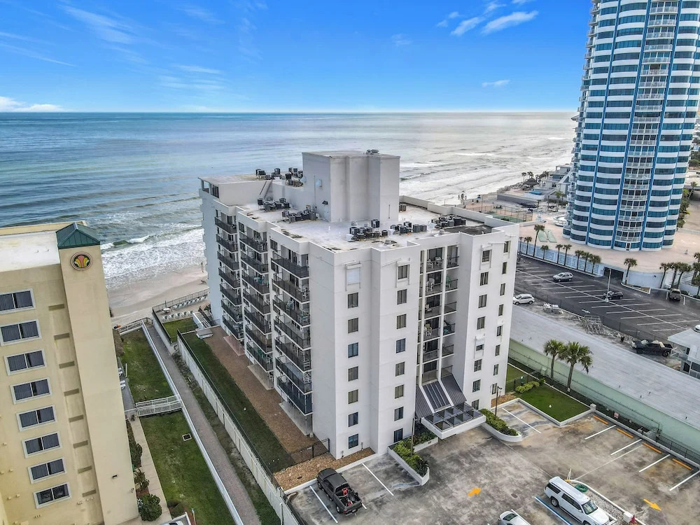 Oceanfront 1BR Condo Balcony Heated Pool Beach
