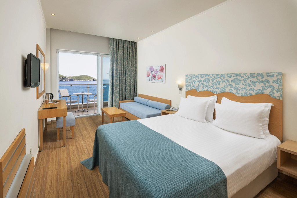 Akrotiri Beach Resort & Spa
