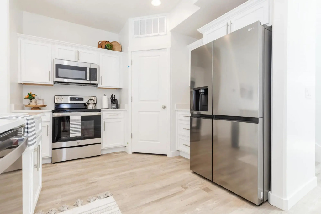 New Designer Townhome w Trailer Parking Games