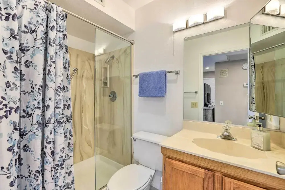 u003c 1 Mi to Golf: Home w/ Screened Porch in Sun City