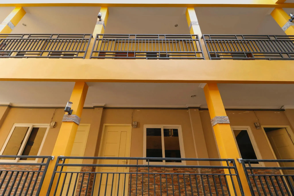 RedDoorz Plus near Palembang Square Mall