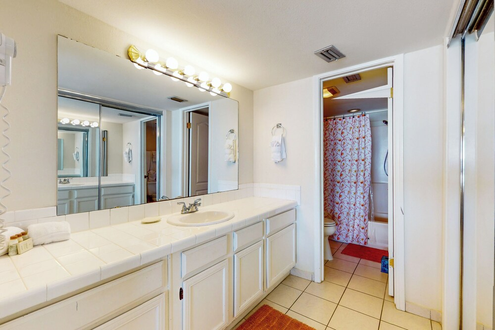Shorefront Resort Retreat: Suntide III - Unit 1002