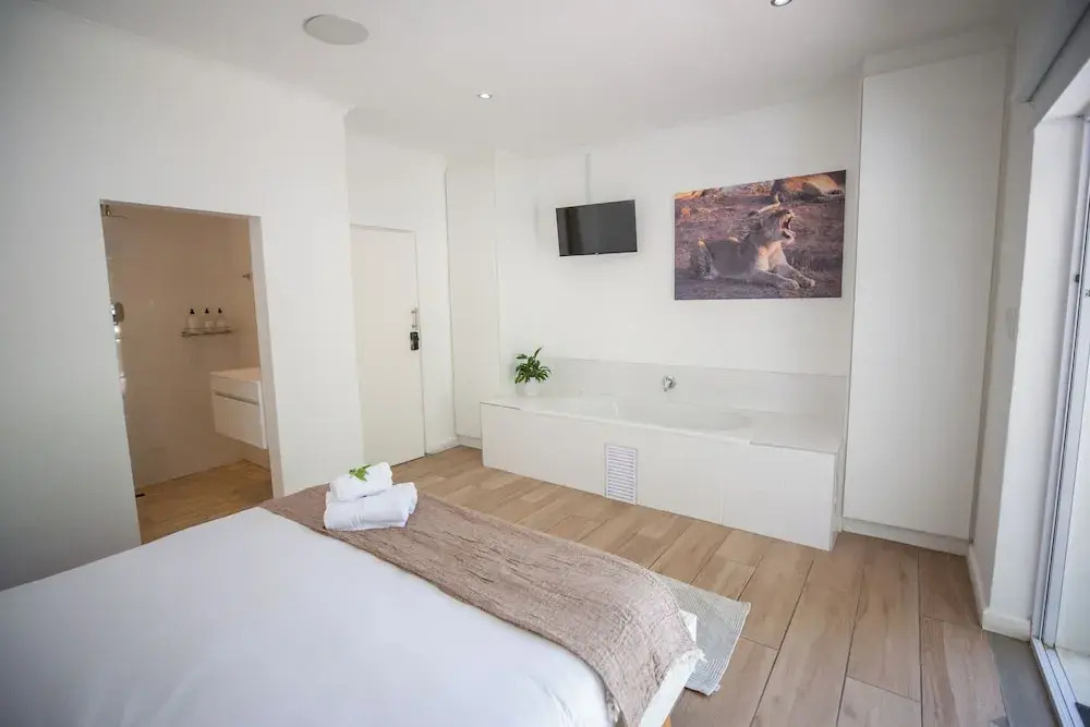 theLAB Luxury Backpackers