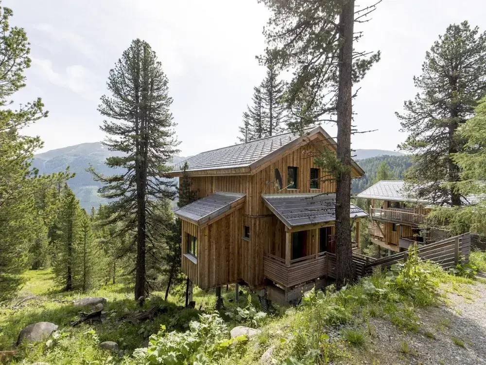 Spacious Chalet With hot tub