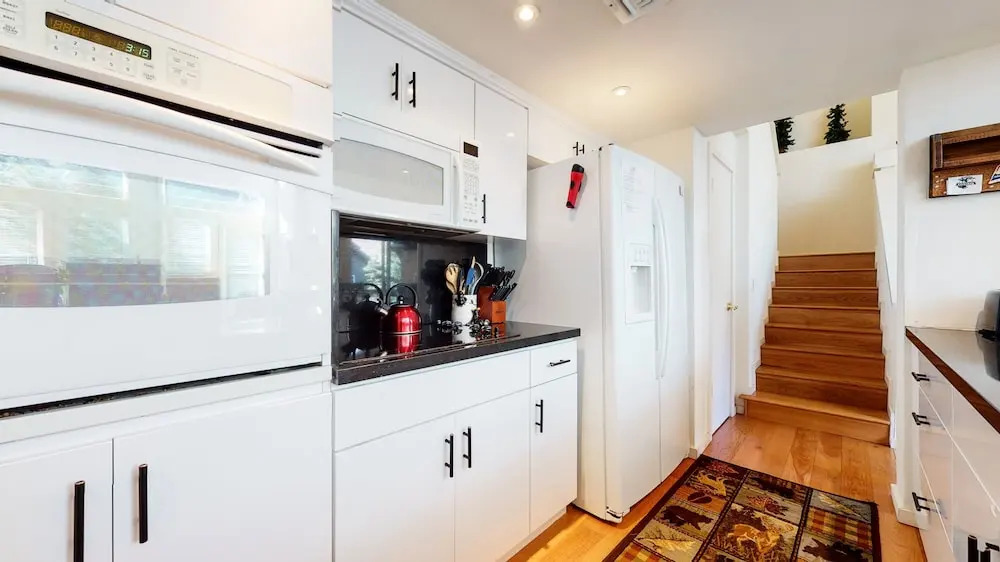 Snowcreek V 840 Spacious with Mountain Views, Gas Grill, Washer Dryer and More by RedAwning